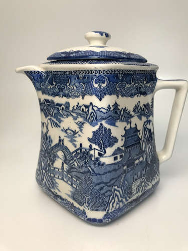 A BLUE&WHITE LANDSCAPE PATTERN SQUARE TEAPOT