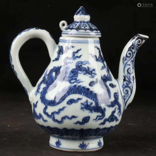 A BLUE&WHITE DRAGON PATTERN EWER