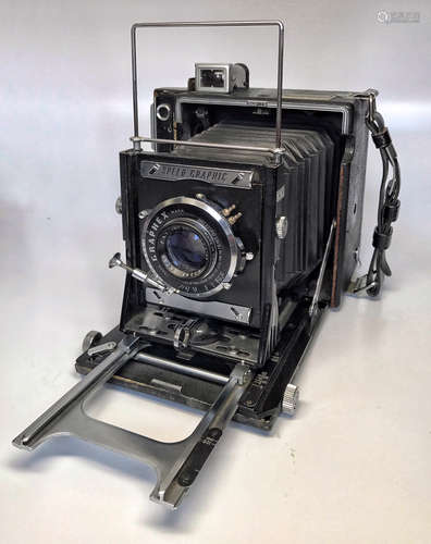 AN AMERICAN GRAFLEX 4x5 SPEED GRAPHIC CAMERA