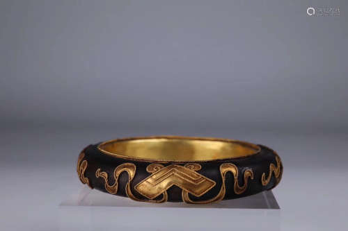 18-19TH CENTURY, A GILT SILVER OLD AGILAWOOD BANGLE, LATE QING DYNASTY