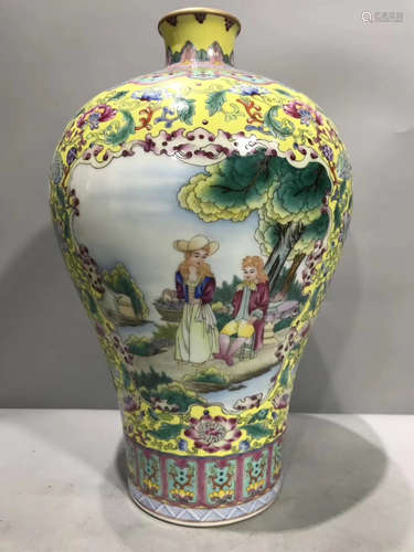 A FIGURE PATTERN ENAMEL PLUM VASE