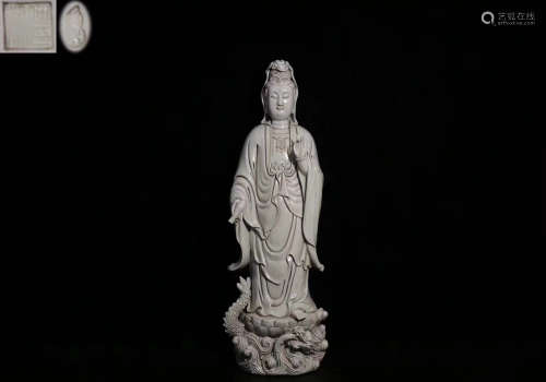 20TH CENTURY, A GUANYIN DESIGN WHITE PORCELAIN FIGURE, THE REPUBLIC OF CHINA