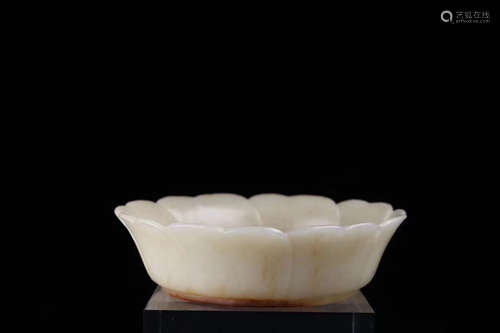 17-19TH CENTURY, A LOTUS DESIGN HETIAN JADE BRUSH WASHER, QING DYNASTY