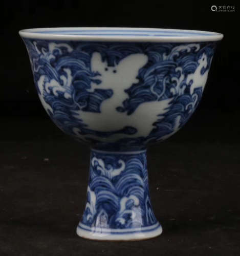 A BLUE&WHITE DRAGON PATTERN HIGH-HEEL CUP