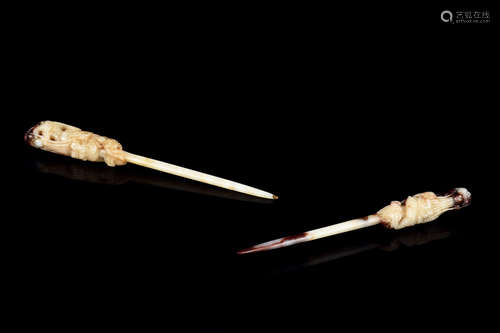 PAIR OF JADE CARVED HAIRPINS