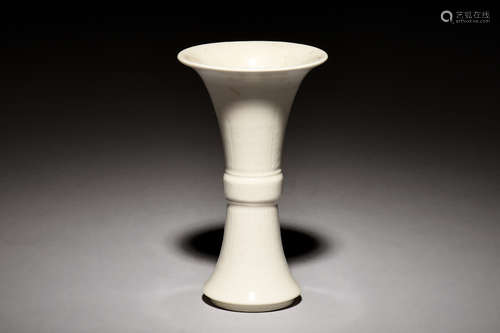 BLANC DE CHINE DEHUA VASE