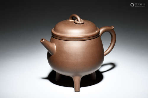 PEI SHIMIN: YIXING ZISHA TRIPOD TEAPOT