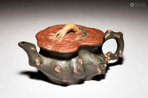 JIANG LIAOTING: YIXING ZISHA 'LINGZHI' TEAPOT