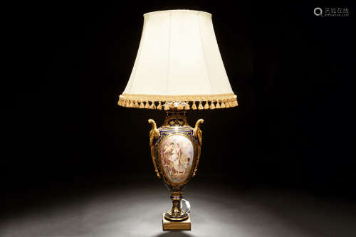 18TH CENTURY HAND PAINTED PORCELAIN LAMP