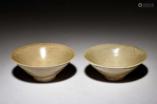 PAIR OF CRACKLEWARE BOWLS