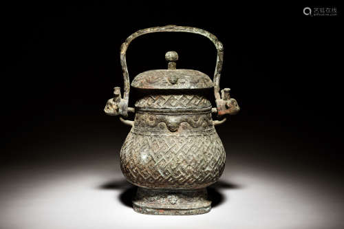 ARCHAIC BRONZE CAST RITUAL VESSEL WITH LID AND HANDLE