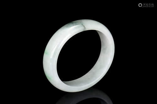 JADEITE ROUND BANGLE WITH CERTIFICATE