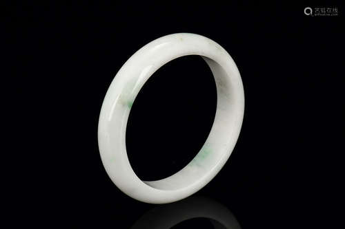 JADEITE ROUND BANGLE WITH CERTIFICATE