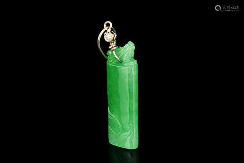 JADEITE CARVED 'FROG' ORNAMENT WITH 14K YG WITH DIAMOND AND CERTIFICATE