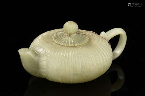 JADE CARVED 'CHRYSANTHEMUM' TEAPOT