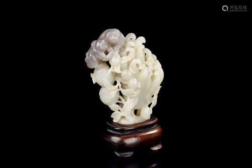 WHITE JADE CARVED 'BUDDHA'S HAND' FIGURE