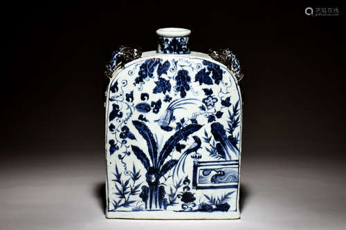 BLUE AND WHITE 'CHILONG' FLASK