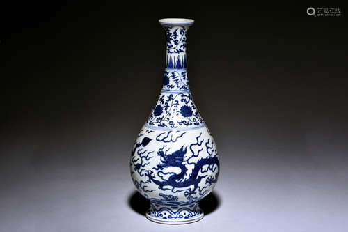 BLUE AND WHITE 'DRAGON' BOTTLE VASE