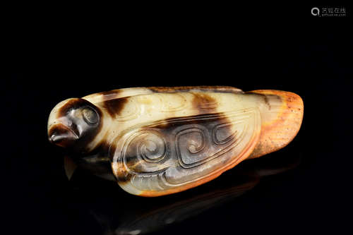 JADE CARVED 'BIRD' ORNAMENT