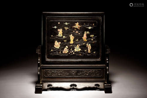 WOOD CARVED AND EMBELLISHED 'EIGHT IMMORTALS' TABLE SCREEN