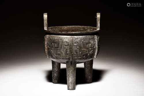 ARCHAIC BRONZE CAST RITUAL TRIPOD CENSER