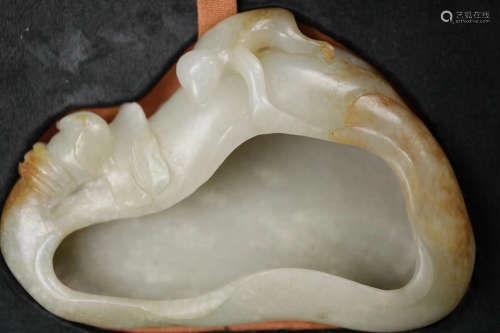 A HETIAN JADE CARVED PEN WASHER
