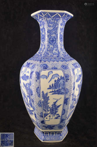 A BLUE AND WHITE HEXAGONAL SHAPED BOTTLE VASE