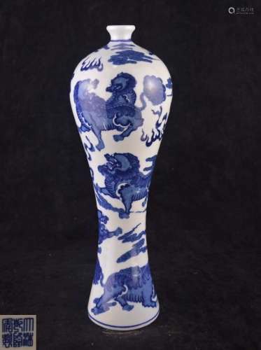 A BLUE AND WHITE BEAST PATTERN VASE