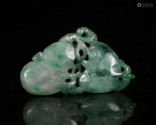 A OLD JADEITE PENDANT