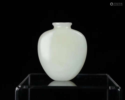 A XINJIANG HETIAN JADE CARVED SNUFF BOTTLE