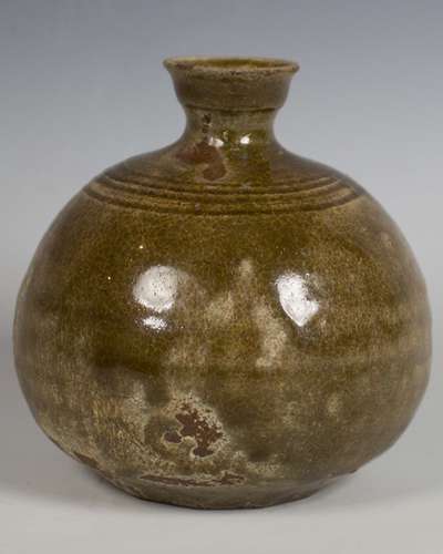 YUEYAO CELADON GLAZED POMEGRANATE BOTTLE