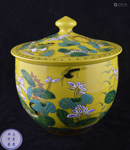 A YELLOW-GROUND GLAZED FAMILLE-ROSE COVER BOX