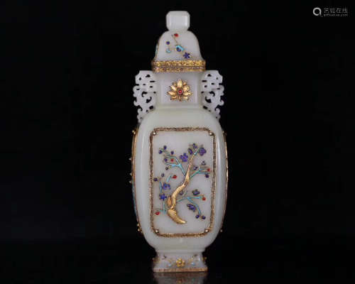 A HETIAN JADE CARVED GILT SILVER INLAID VASE
