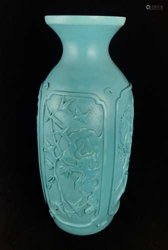 A Turquoise Peking Glass vase, Qing dynasty seal mark.