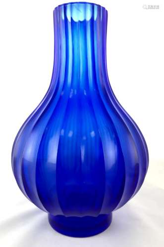 A Sapphire-Blue Peking Glass vase, Qing dynasty seal mark.