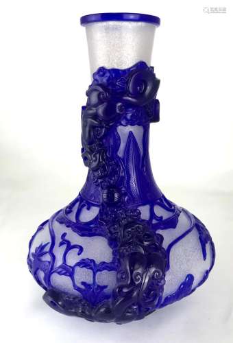 A Sapphire-Blue overlay white Peking Glass Vase, Qing dynasty seal mark.