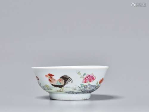 Chinese Works of ArtA FAMILLE ROSE ‘COCKEREL EA...