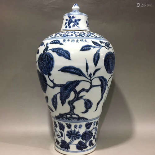 A BLUE&WHITE FLORAL AND FRUIT PATTERN PLUM VASE