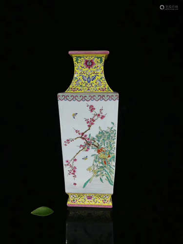 17-19TH CENTURY, A FLOWER PATTERN FAMILLE ROSE SQUARE VASE, QING DYNASTY