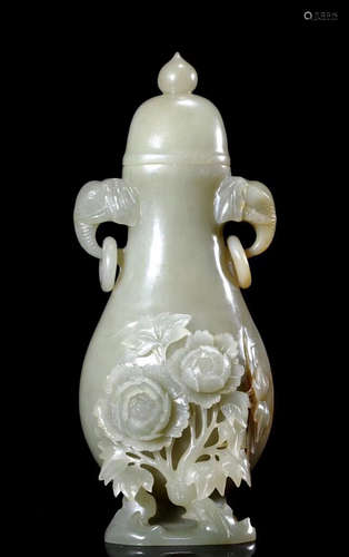 17-19TH CENTURY, A PEONY DESIGN HETIAN JADE DOUBLE-EAR BOTTLE, QING DYNASTY