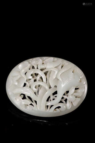 A CRANE&BRANCH PATTERN HETIAN JADE PENDANT