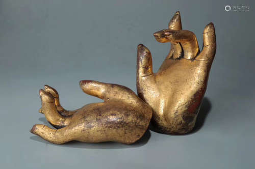14-16TH CENTURY, A PAIR OF GILT BRONZE BUDDHA'S HANDS, MING DYNASTY