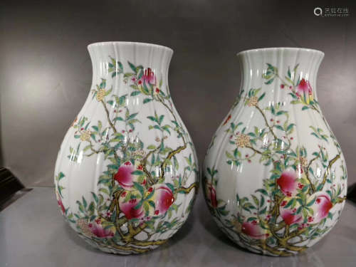 A PAIR OF PEACH PATTERN FAMILLE ROSE VASES
