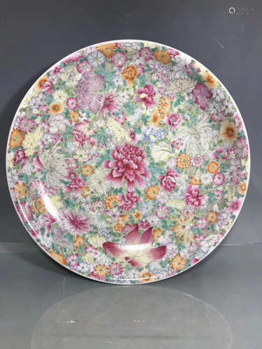 A FLORAL PATTERN PLATE
