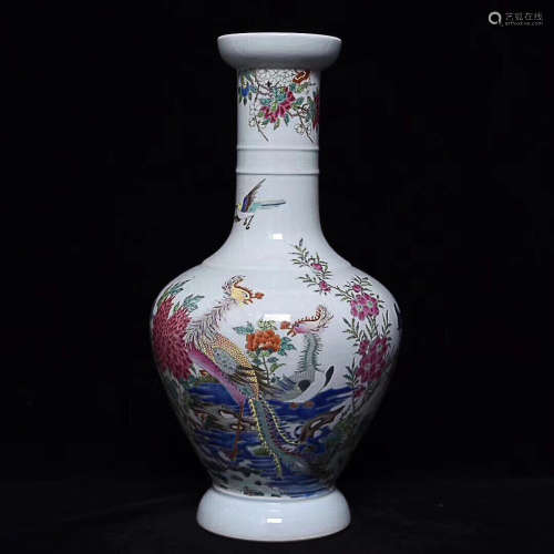 A FAMILLE ROSE FLOWER&BIRD PATTERN VASE