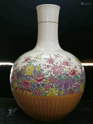 A FLOWER BASKET DESIGN FAMILLE ROSE GLOBULAR VASE