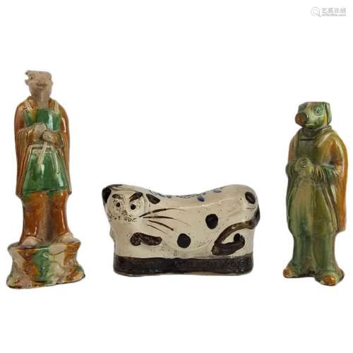 Two sancai Â figures and a ceramic cat-motif pillow