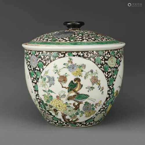 CHINESE FAMILLE VERTE PORCELAIN COVER JAR