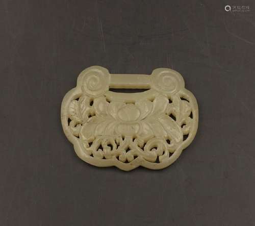 CHINESE JADE CARVED LOCKED SHAPE PENDANT