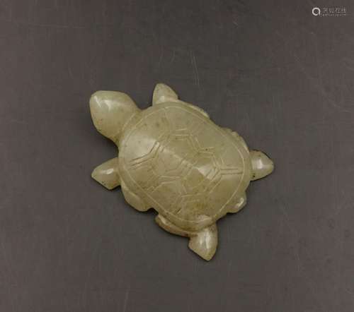 CHINESE CELADON JADE TURTLE PENDANT